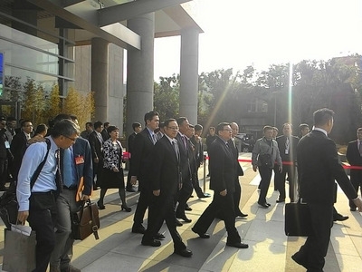 中國海協會會長陳德銘在台訪問，鴻海董事長郭台銘(中)1日中午與陳德銘見面。圖：中央社