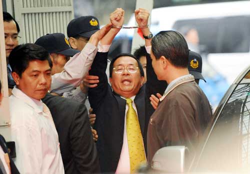 特偵組凌晨指出，已再收到瑞士匯回的扁家68檔證券，目前完成交割50檔，金額約700萬美元。扁家匯出海外的「海角7億」，超過半數已匯回台灣。資料照片：中央社。