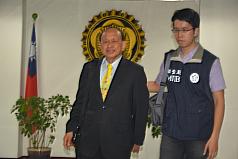 彰化秀傳醫療集團傳出涉嫌詐領健保費，彰化地院今(26)日上午召開羈押庭後，下午裁定集團總裁黃明和以1300萬交保，黃的3女黃意婷和胡毓美各以500萬、100萬交保。圖：中央社