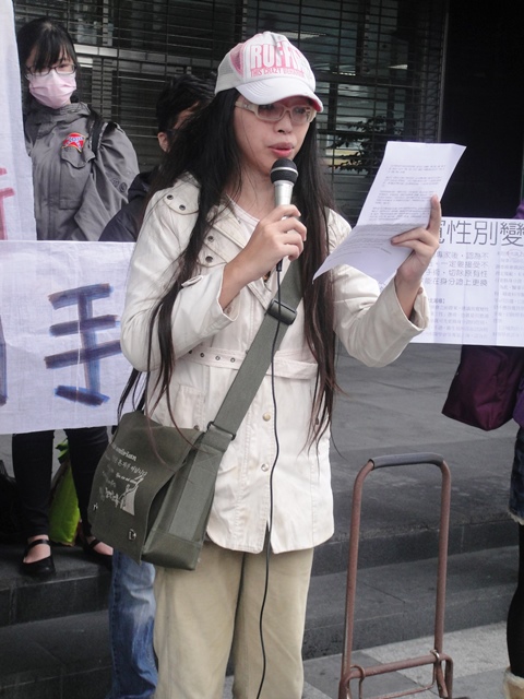 內政部對鬆綁性別變更程序表示擔憂，台灣性別不明關懷協會理事長吳伊婷今（11）日回應表示，她同意現階段需有一些配套措施，讓性別變更程序運作起來無瑕疵，近日內會向內政部建議完善方案。圖：新頭殼資料照片