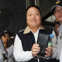 東森國際公司內線交易等案，台灣高等法院31日上午更一審宣判，在監執行的前東森集團總裁王令麟，因涉《證券交易法》內線交易不法等罪，被判3年4月徒刑。圖：中央社資料照片