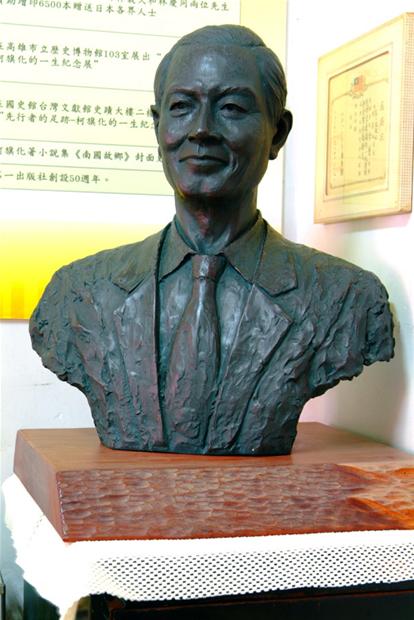 柯旗化不僅是知名的英文文法作者、作家及詩人，同時身不由己地被烙上了政治受難者的標記。圖：高雄市政府網站