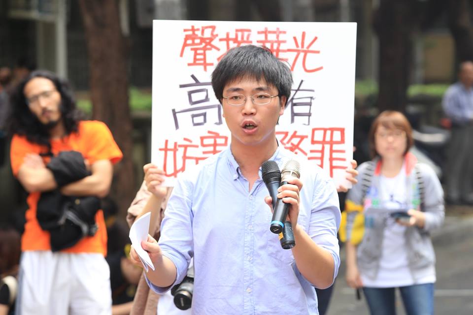 台大工會秘書高若有說，警察根本就是先抓了人後，才去想要用哪一條法來辦。圖：林雨佑/攝