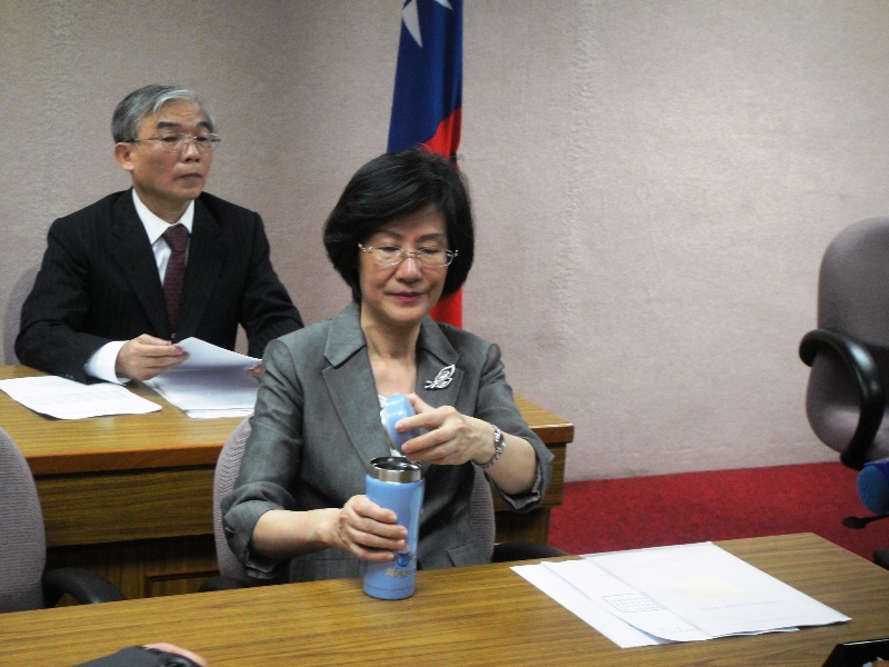 法務部長羅瑩雪今（30）日下午宣誓就職，並隨即前往立法院接受司法及法制委員會備詢。圖：王立柔/攝