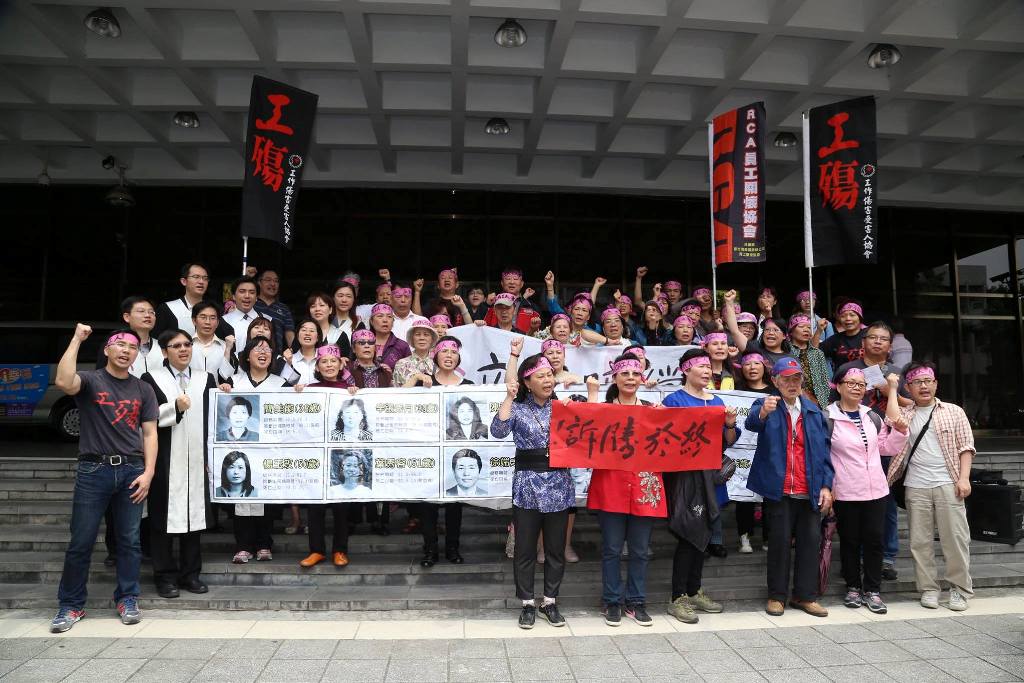 RCA員工關懷協會的工殤官司打了15年，台北地院今(17)日宣判，445名員工共獲賠5.6億元。圖：林雨佑/攝