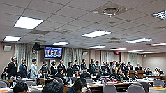 民進黨立委陳其邁今（4）日下午在立法院司委會質詢時，請28位一、二審檢察長通通上台。圖：中央社