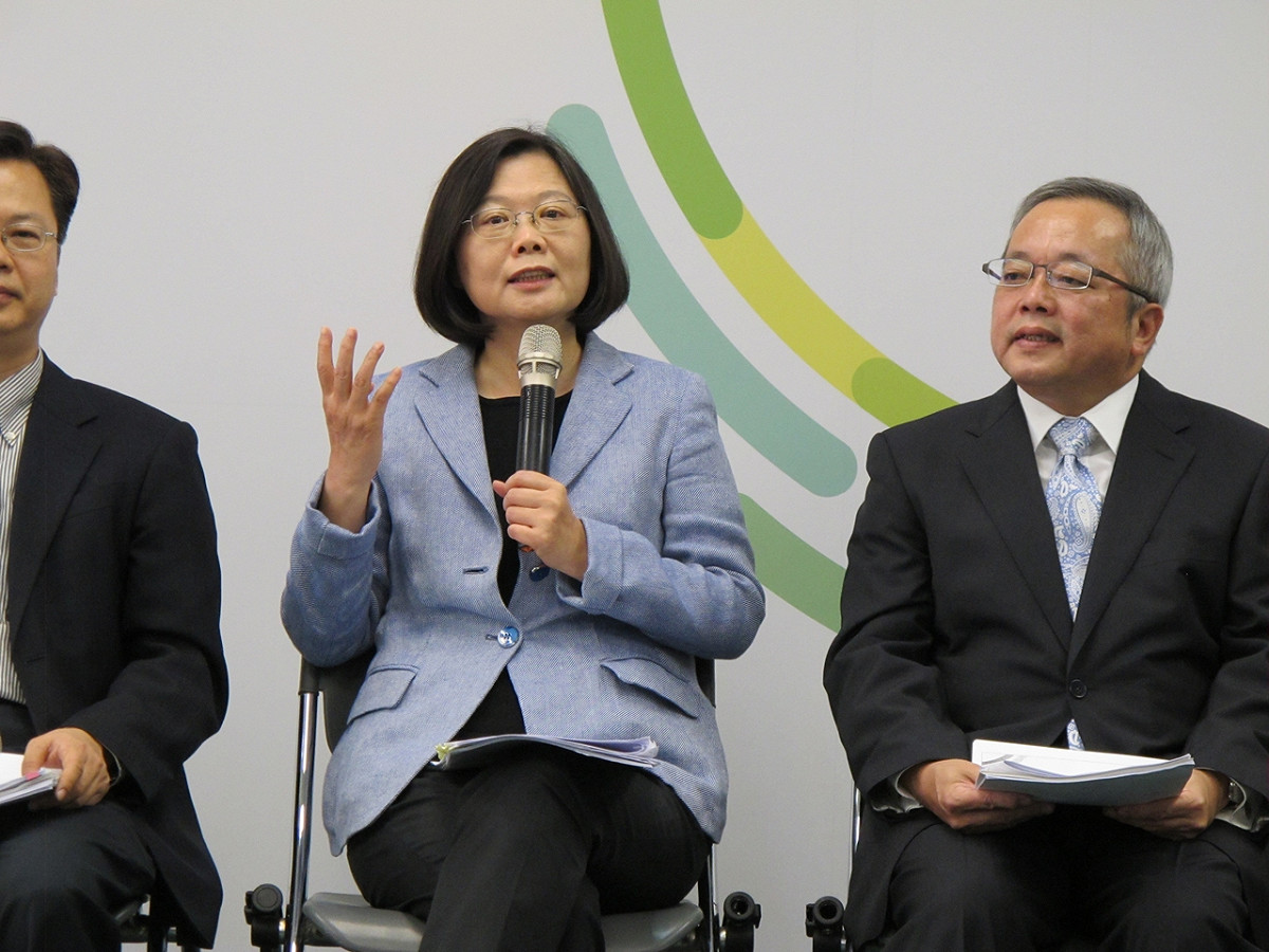 民進黨主席蔡英文27日表示，希望往後不要用產業進行政治鬥爭。圖：林朝億/攝