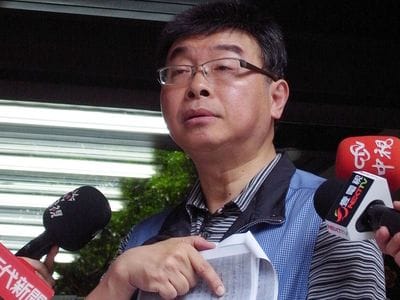 立委邱毅（圖）27日針對江國慶案，到台北地檢署控告前國防部長陳肇敏等9名軍官殺人罪。圖片來源：中央社