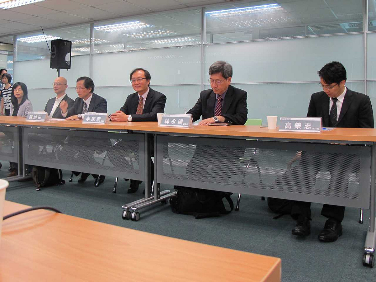 中華民國律師公會全國聯合會、台北律師公會、台灣法學會及民間司法改革基金會等4團體負責人25日拜會民進黨中央。圖：林朝億/攝