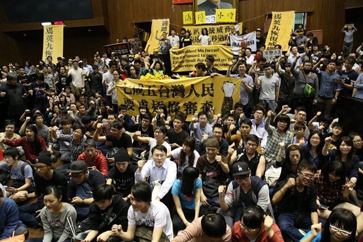 去年3月太陽花學運，學生佔領議場，北檢今（10）日偵結起訴118人。圖：新頭殼資料照片