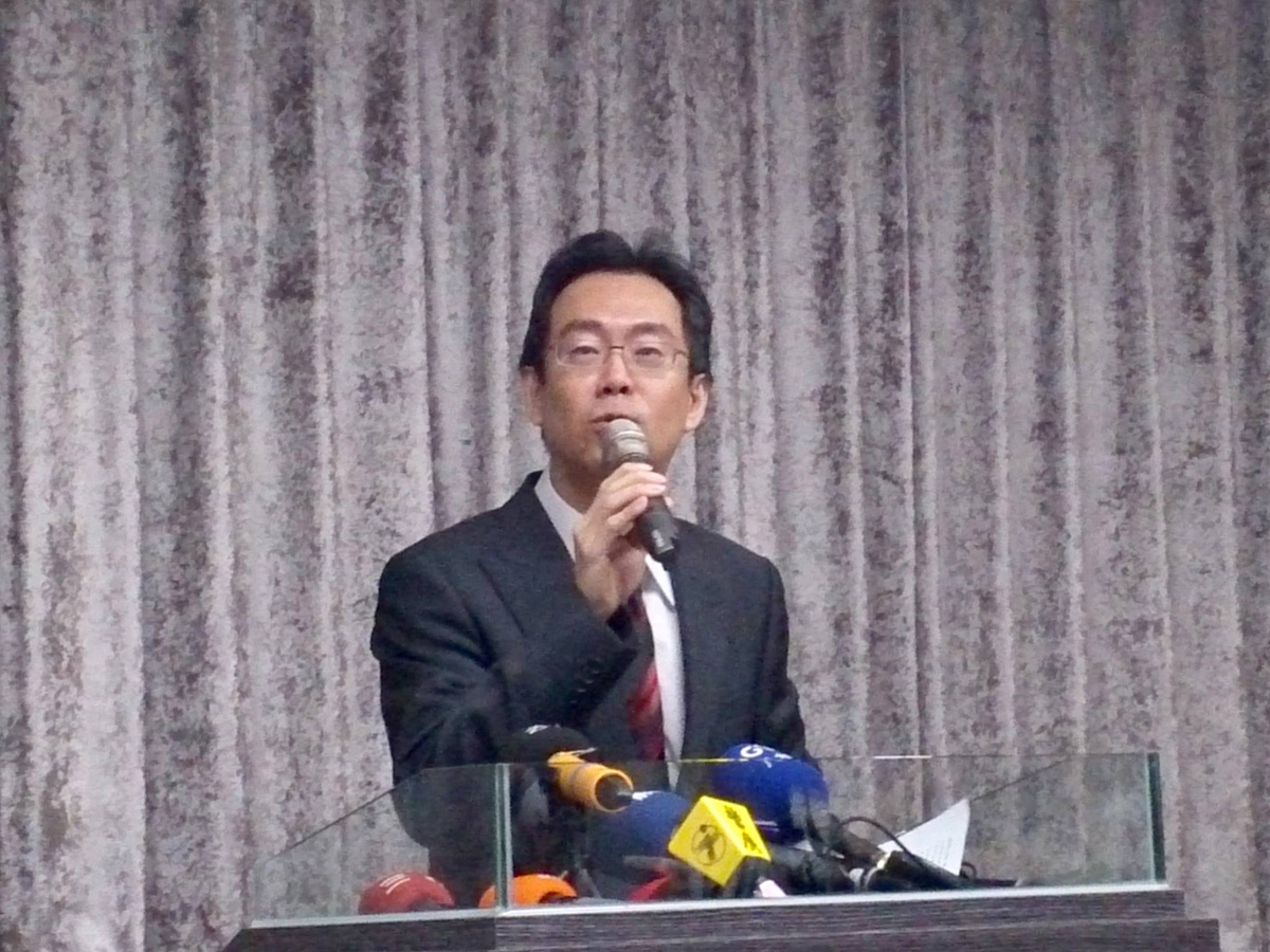 台北地院行政庭長兼發言人賴劍毅21日公布「3億男案」判決結果，資深媒體人周玉蔻判賠鴻海集團總裁郭台銘200萬，並於7家媒體登報道歉。圖：黃韋銓/攝