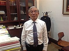 高檢署檢察長陳守煌6日否認特偵組指他涉嫌接受立委關說，並指示檢察官不上訴立委，他表示：「一生清白坦蕩蕩」。圖：中央社