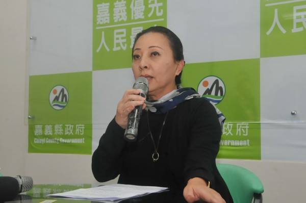 嘉義縣長張冠花15日遭高院地院宣判犯洩密罪，內政部則表示，此事並無停職問題。圖：翻攝自張花冠臉書