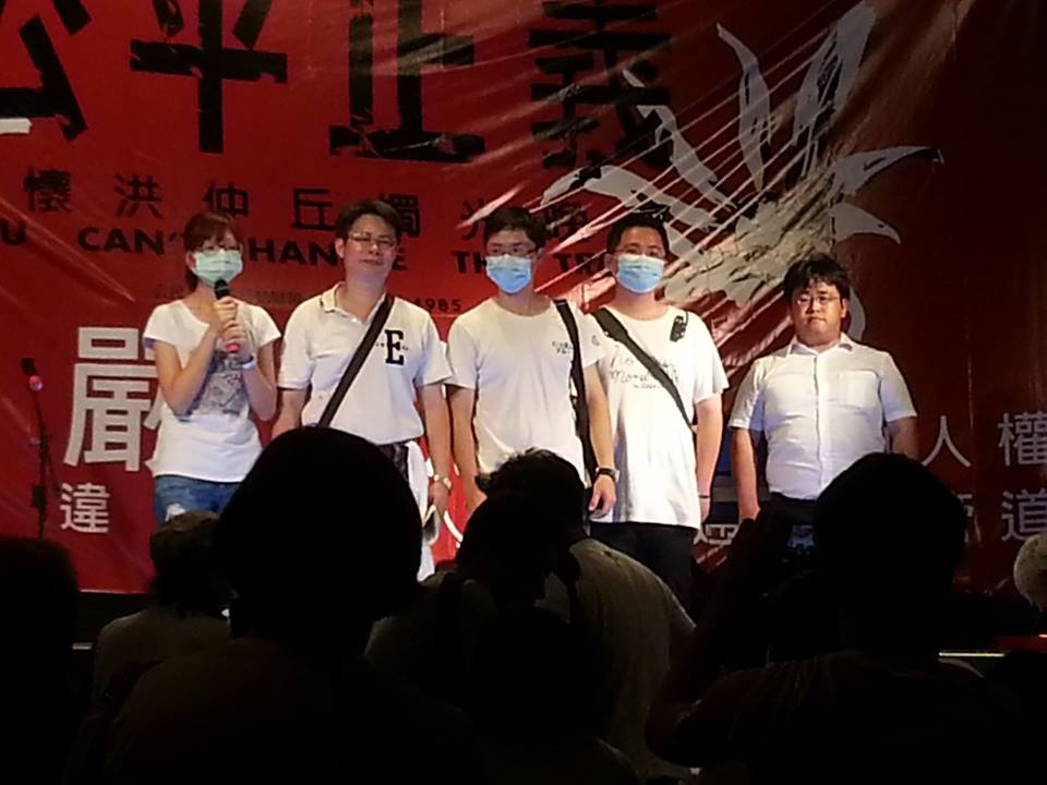 陸軍下士洪仲丘姐姐洪慈庸今天發表書面聲明表示，前往洪家道歉的高官那麼多，但再多的華麗詞藻都比不上「偵查程序中實質的作為」。圖：翻攝自公民1985行動聯盟
