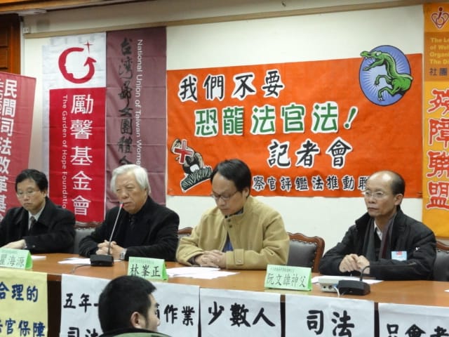 司改團體對於一讀通過的法官法有諸多不滿，他們在司法節提出六大訴求。圖片：王鼎鈞/攝