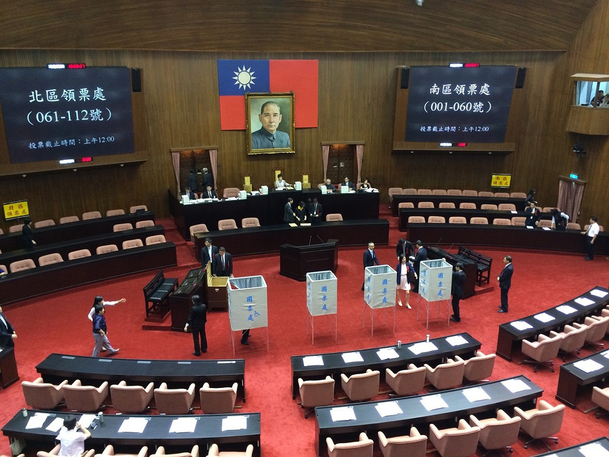 立法院12日行使大法官人事同意權，在國民黨人數優勢及民進黨不強勢杯葛的情況下，4位被提名人都順利過關。圖：符芳碩/攝