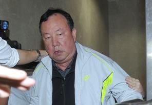 台北地方法院合議庭今（20）天下午5點宣判，判被告營建署前署長、桃園市前副市長葉世文19年徒刑。圖：中央社資料照片