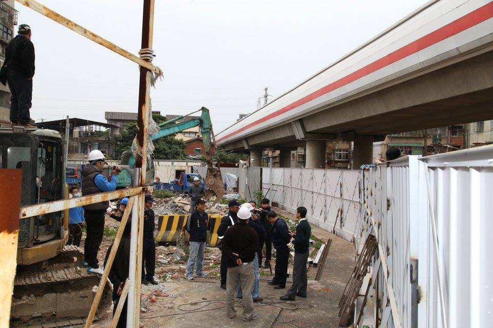 圖為今年3月時，王耀德自己花錢請人拆除蓋在原地的組合屋後，當天工地的情形。圖：新頭殻資料照片