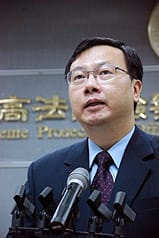 特偵組偵辦法官貪瀆案，8日依貪污治罪條例起訴台灣高等法院法官李春地、陳榮和、蔡光治、前法官房阿生等13名被告。圖為特偵組主任兼發言人陳宏達。圖片來源：中央社