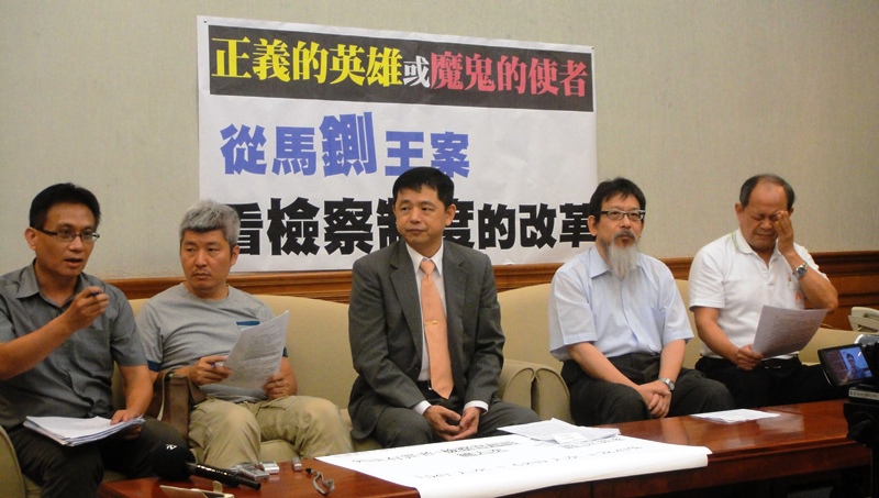 陪審團推動聯盟針對立法院長王金平日前涉入關說案、牽扯出一連串政治風波的事件，今（17）日上午召開記者會，表示要從「馬鍘王案」來推動檢察制度的各種改革。圖：王立柔/攝
