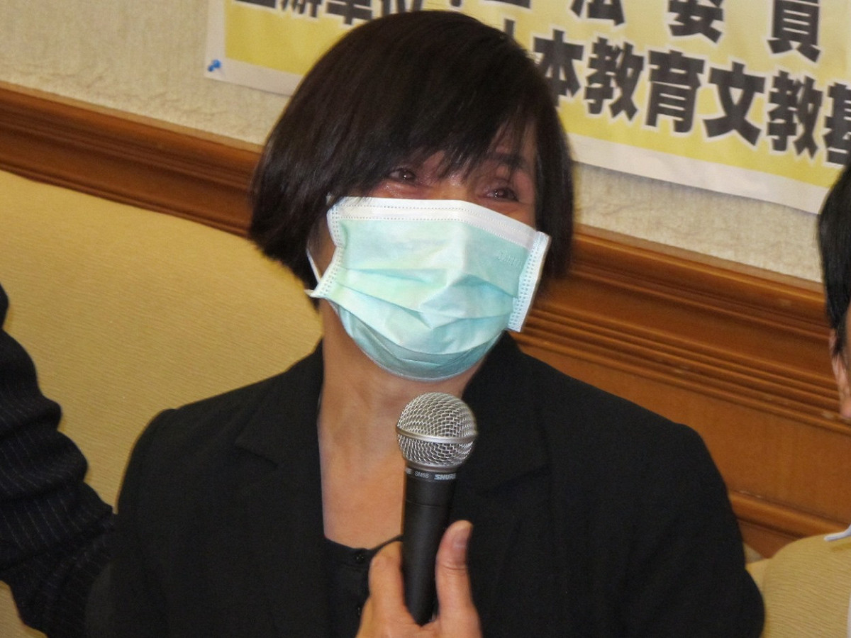 少年買泓凱阿嬤買麗雪30日談到買泓凱死亡，變成一具冰冷屍體時，不禁淚崩。圖2-2：林朝億/攝