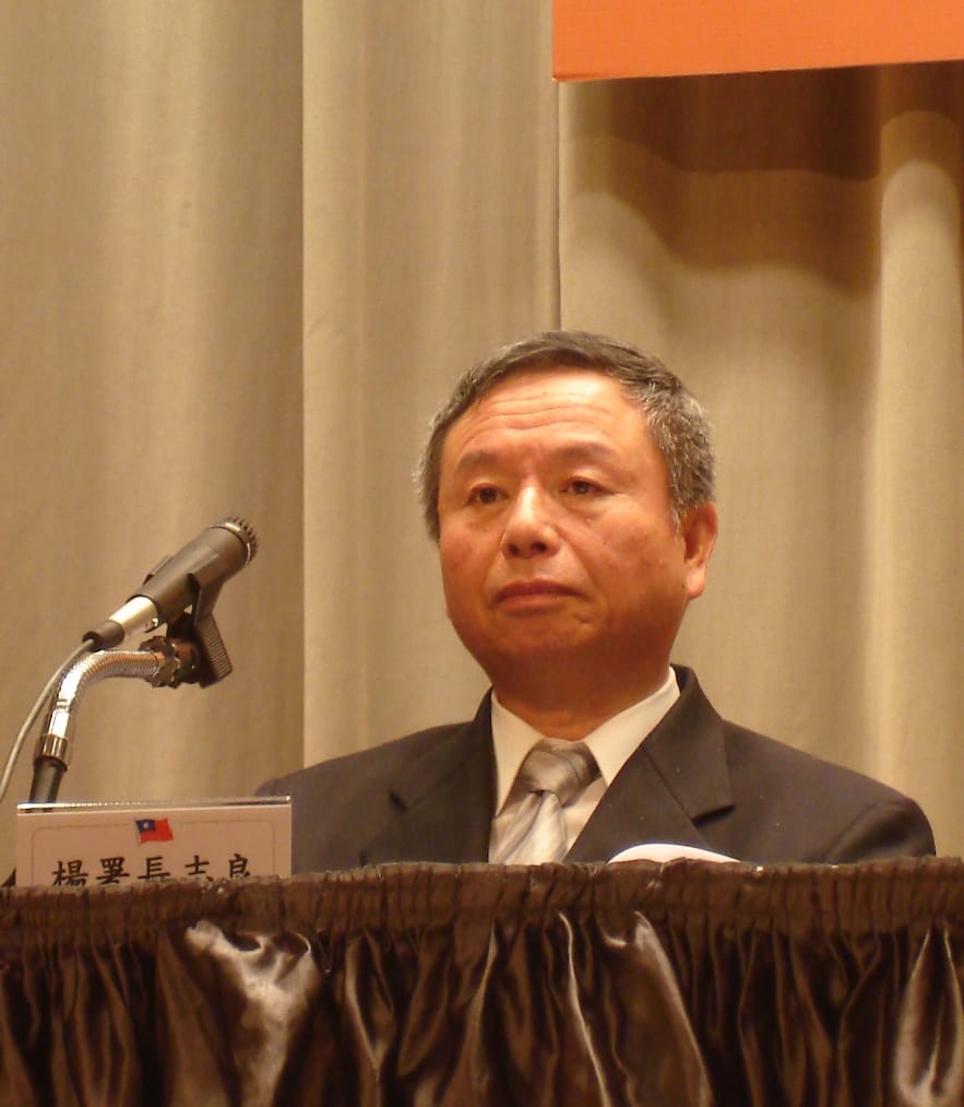 為發展兩岸、國際觀光醫療事業，行政院會今（25）日通過「醫療法」部分條文修正草案，衛生署長楊志良表示，未來設立於專區的私立醫療機構，若專辦國際醫療業務者，可以公司方式設立，並發行股票。黃揚明攝影