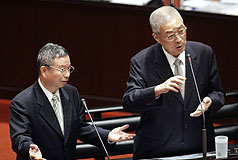 健保費漲不漲，行政院長吳敦義和衛生署長楊志良立場不同，是導致楊請辭的主因。圖片來源：中央社