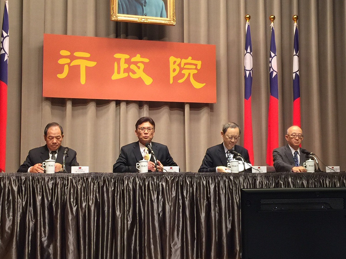 彰化地檢署週四(10日)針對頂新劣油案一審宣判結果提起上訴，行政院11日上午召開記者會表達全力支持的態度。圖：劉奕霆/攝