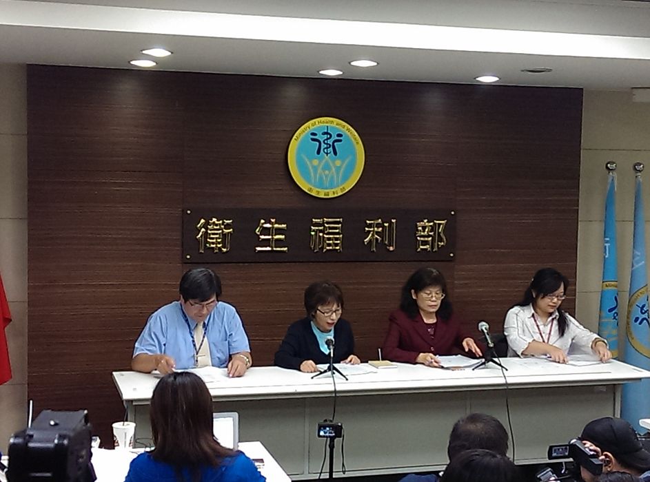 衛福部食品藥物管理署組長蔡淑貞今(22)日表示，目前僅有中國限制棉酚含量，歐盟及美國皆無。她強調，精煉過的棉籽油是可以食用的。圖：莊崇暉/攝
