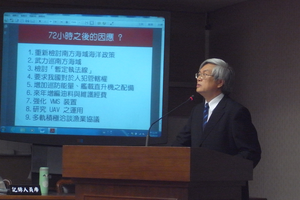 國民黨立委邱文彥指出，菲律賓將北部巴丹島納入領海基線後，所畫出的專屬經濟海域甚至到台中梧棲港。圖：楊宗興/攝
