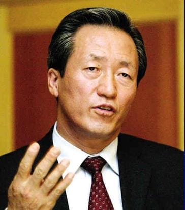 2002年世界盃韓國隊闖進前4強，韓國現代集團創辦人鄭周永第6子鄭夢準（圖）日前卻驚爆，當時韓國利用與日本合辦世足賽之便，向裁判賄賂。圖：翻攝網路