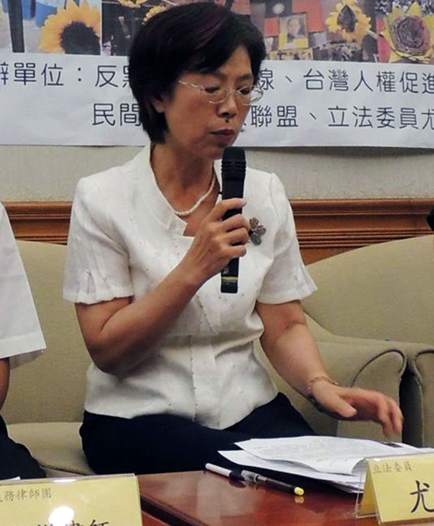 民進黨立委尤美女今(3)日指出，許多詐騙案中的人頭帳戶所有人也是受害者，但被判有罪的比例高，顯示司法體系並未詳細調查。圖：翁嫆琄/攝。