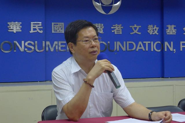 消基會14日上午對於八仙塵爆造成燒燙傷醫療召開記者會，消基會董事長陸雲說，據專業醫師建議，非三度燒燙傷應用抗菌親水性敷科換藥，不要任意清創。圖：陳毅龍/攝