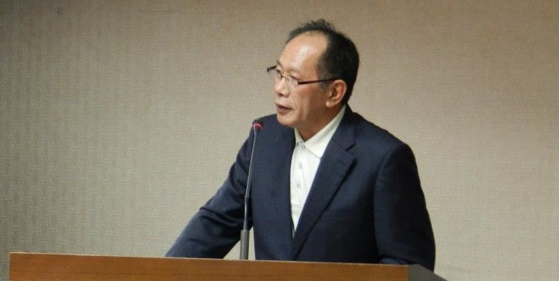 農委會力推修法，阻止農舍亂象，但近日國民黨立委陳超明卻發布新聞稿表示，行政院已向他表示，為維護農委權利，將暫停推動修法。圖：翻攝自陳超明臉書