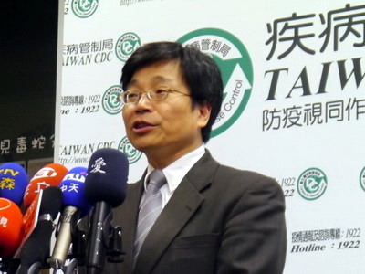衛生署疾病管制局副局長周志浩今天下午對外表示，原先發布一名27歲台籍男子在入境桃園機場時，出現疑似流感症狀，經過後送醫院檢查後在下午確認並非感染H7N9禽流感，而是H3N2一般流感，虛驚一場。圖片來源：中央社資料照片