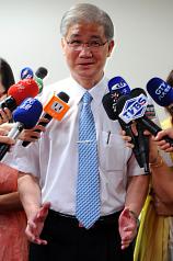 台灣大學7日在台大綜合體育館舉辦新生入學日暨家長日活動，校長楊泮池接受媒體訪問時說，學生應培養基礎能力，「沒有能力，22K其實是太高了」。圖：中央社。
