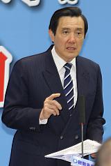 身兼國民黨主席的總統馬英九（圖）12日在中常會中，發表他對尊嚴勞動、育嬰津貼等政策的看法。圖：中央社