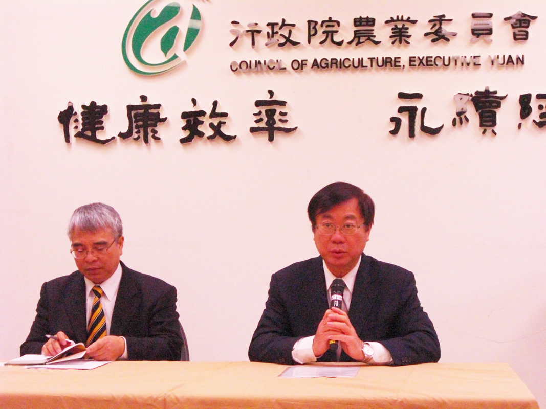 行政院美牛跨部會會議10日召開，針對瘦肉精問題進行專家討論。圖片：翁嫆琄/攝。
