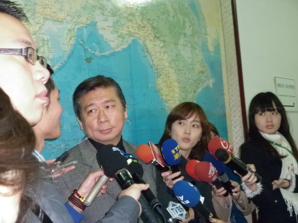 國民黨立委張顯耀強調，扁如申請提前假釋，除了必須考量社會大眾的觀瞻外，也必須看扁在北監服刑的表現。圖片：謝莉慧攝