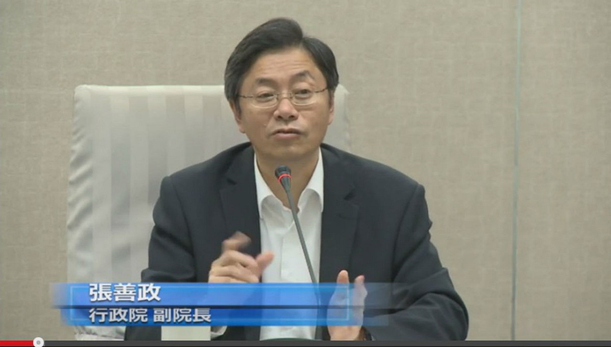 行政院副院長張善政今(26)日表示，農委會主委陳保基日前因內部人員處理禽流感病毒資訊公開的態度有問題，因此記了2人各1大過。圖：翻攝自行政院開麥拉youtube