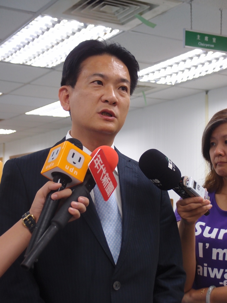 民進黨發言人林俊憲31日表示，政府應降低低海拔流量動物數量，控制狂犬病疫情。圖：陳柔伊/攝