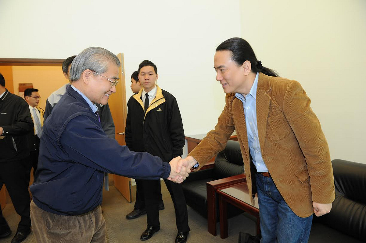 翟本喬今(27)日表示，「講網軍表示你不懂，講婉君表示你不懂裝懂」，疑似暗指句句不離婉君的馬政府。圖：行政院提供