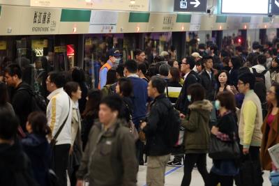 勞動部26日指出，7/1起，每月基本工資將上漲至20008元，小調735元。圖：中央社資料照片