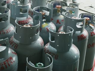 國內液化石油氣11月2日起每公斤將調漲1.7元，若以20公斤桶裝瓦斯計算，每桶平均調漲34元。圖：中央社