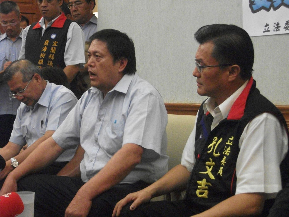 針對「特宏興368號」案，國民黨立委孔文吉今（30）日下午和輪機長何昌琳的家屬在立法院召開記者會，要求真相儘快水落石出。圖：涂鉅旻/攝