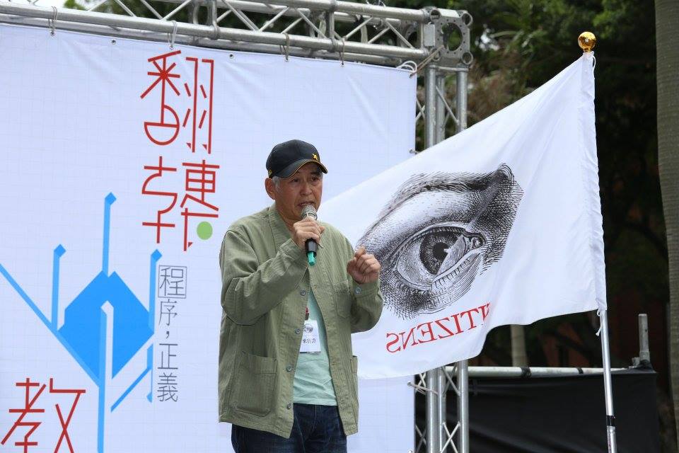 導演柯一正批評馬政府微調課綱是向中國靠攏，也替即將到來的308反核遊行做宣傳。圖4之3：林雨佑/攝