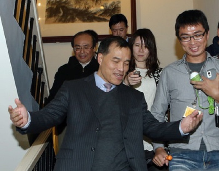立法院交通委員會7日將審高鐵財改方案，交通部長葉匡時（前左）今(6)日出席朝野協商做最後努力。圖：中央社資料照片