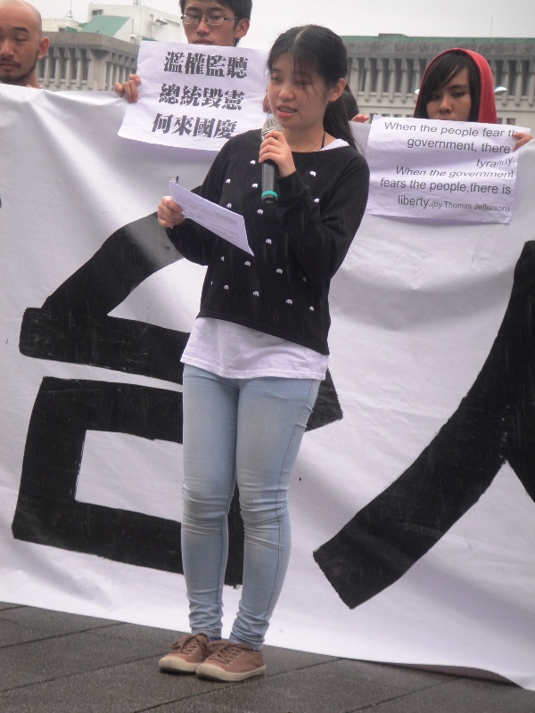 就讀法國索邦大學、趁暑假回台的學生洪瑞璞。圖5之3：王立柔/攝