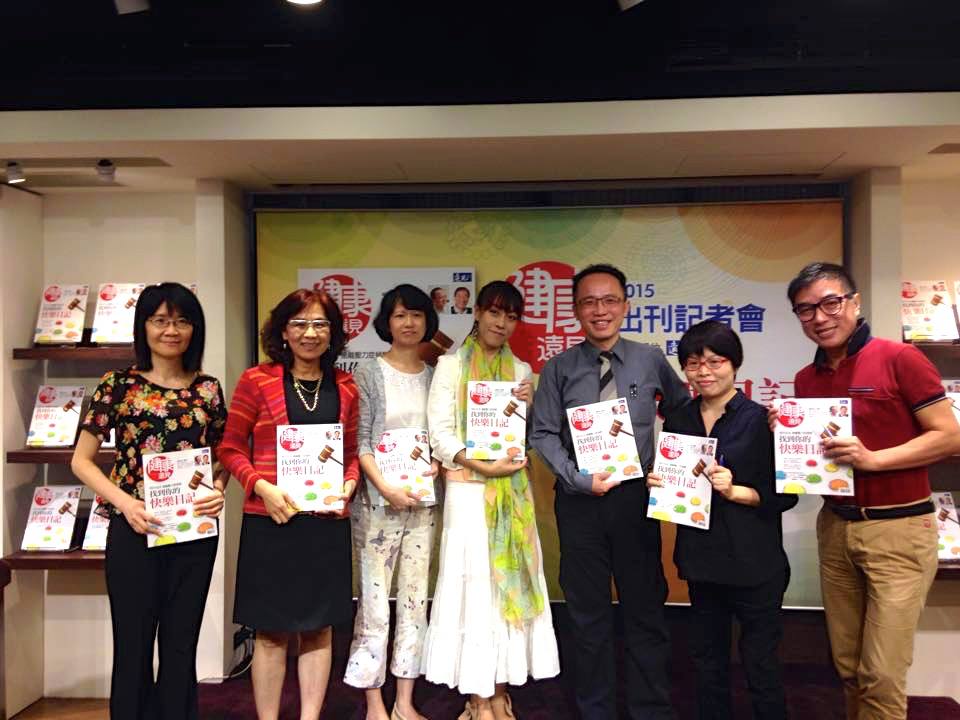 遠見雜誌14日公佈國人壓力調查結果。陽光基金會心理師李逸明（左3）與台安醫院精神科主任許正典（右3）也出席，告訴民眾如何面對壓力。圖：劉純瑄/攝