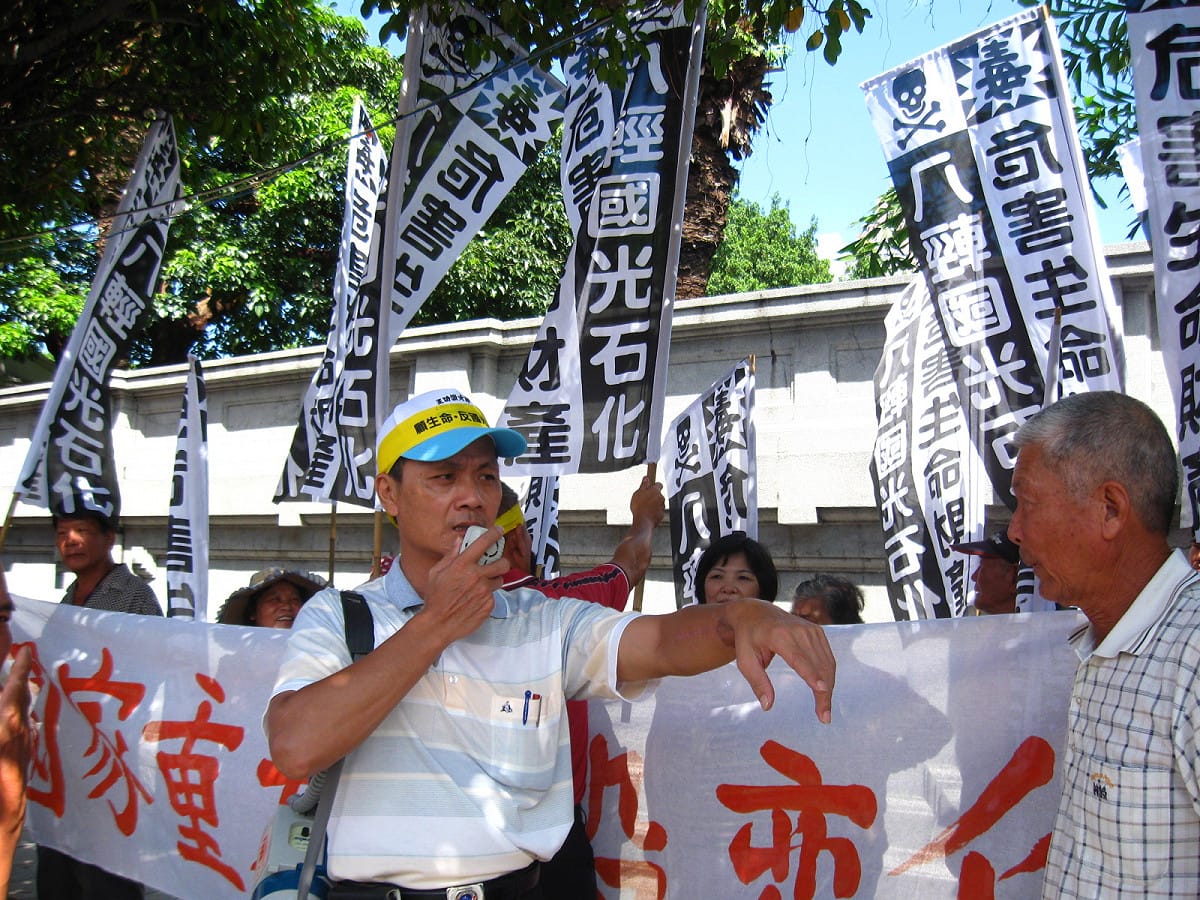 彰化芳苑沿海地區漁民北上抗議國光石化設廠。圖片：陳詠攝